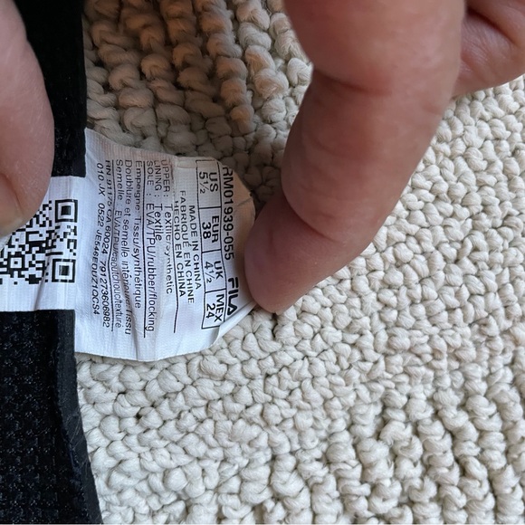 FILA Fantastiq 2 Running Shoe Sneaker Size 5.5 EUC Unisex Lightweight - Picture 11 of 11